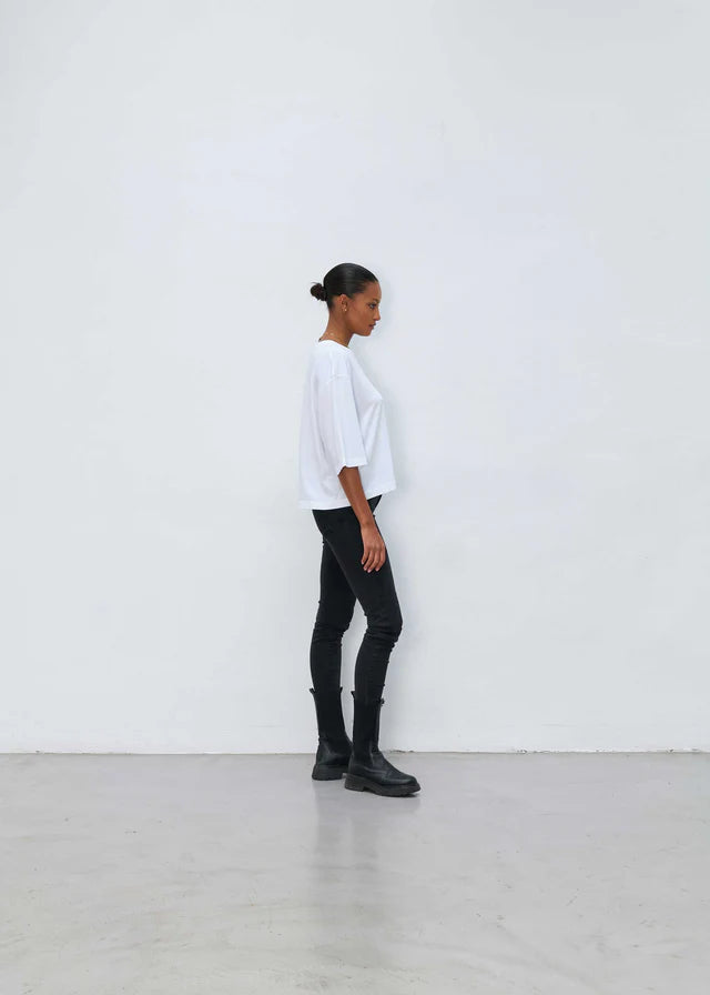 T-SHIRT FÜR DAMEN TARO VON OUTRYGHT IN WEISS MZ#00628 Mode-Zauber