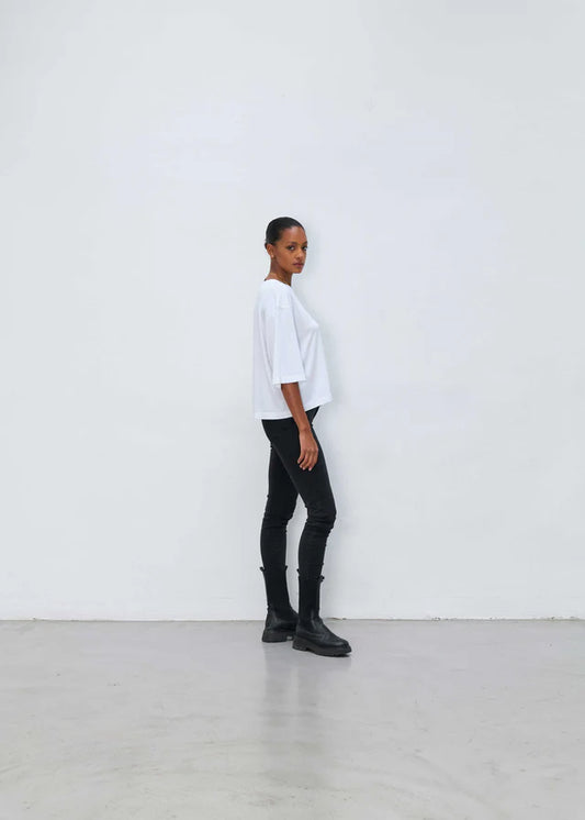 T-SHIRT FÜR DAMEN TARO VON OUTRYGHT IN WEISS MZ#00628 Mode-Zauber