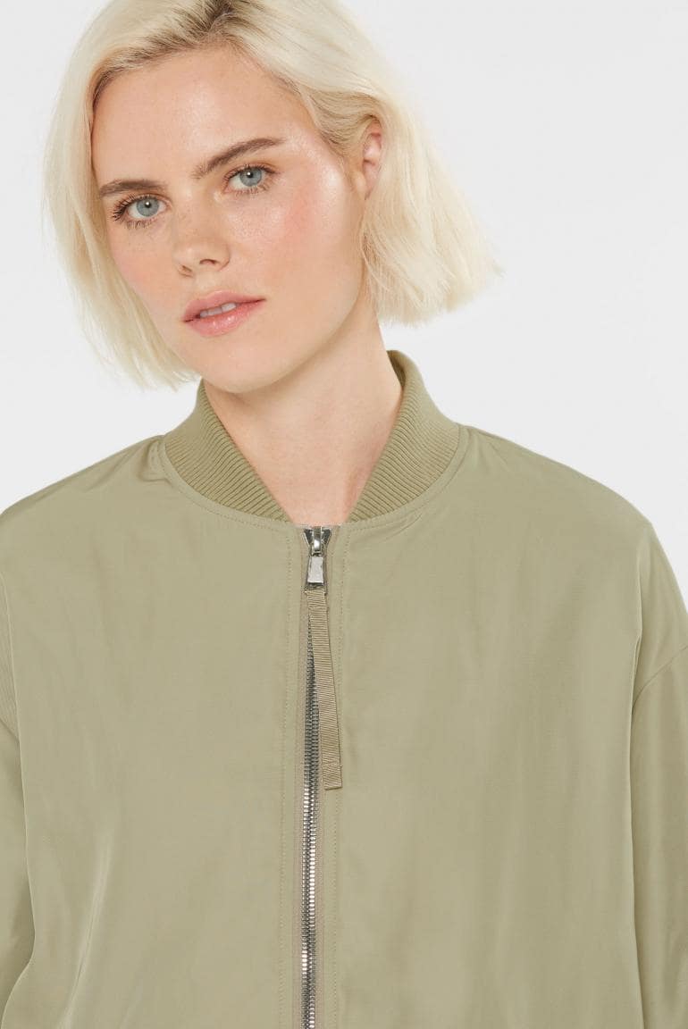 LANGE JACKE O:HIO IM BLOUSON-STIL VON SENSES IN LIGHT SAGE MZ#00878 Mode-Zauber