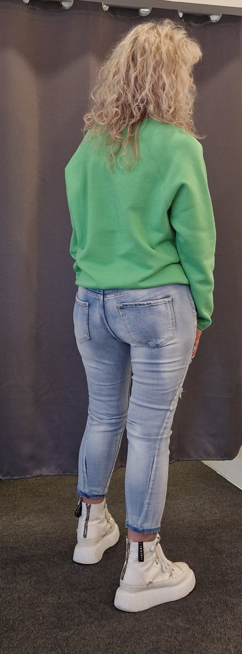 JEANS VON SEXY WOMEN IN HELLBLAU MZ#00761 Mode-Zauber
