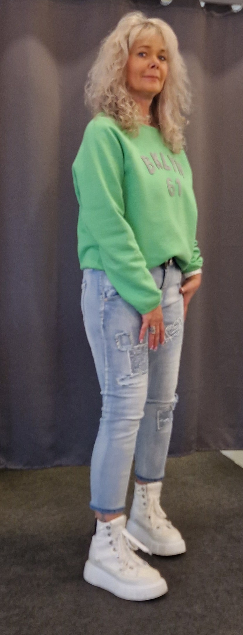JEANS VON SEXY WOMEN IN HELLBLAU MZ#00761 Mode-Zauber