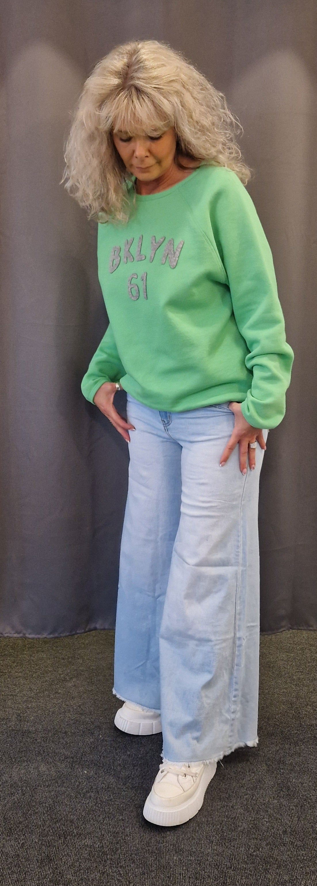 JEANS WEIT VON SEXY WOMEN IN HELLBLAU MZ#00762 Mode-Zauber