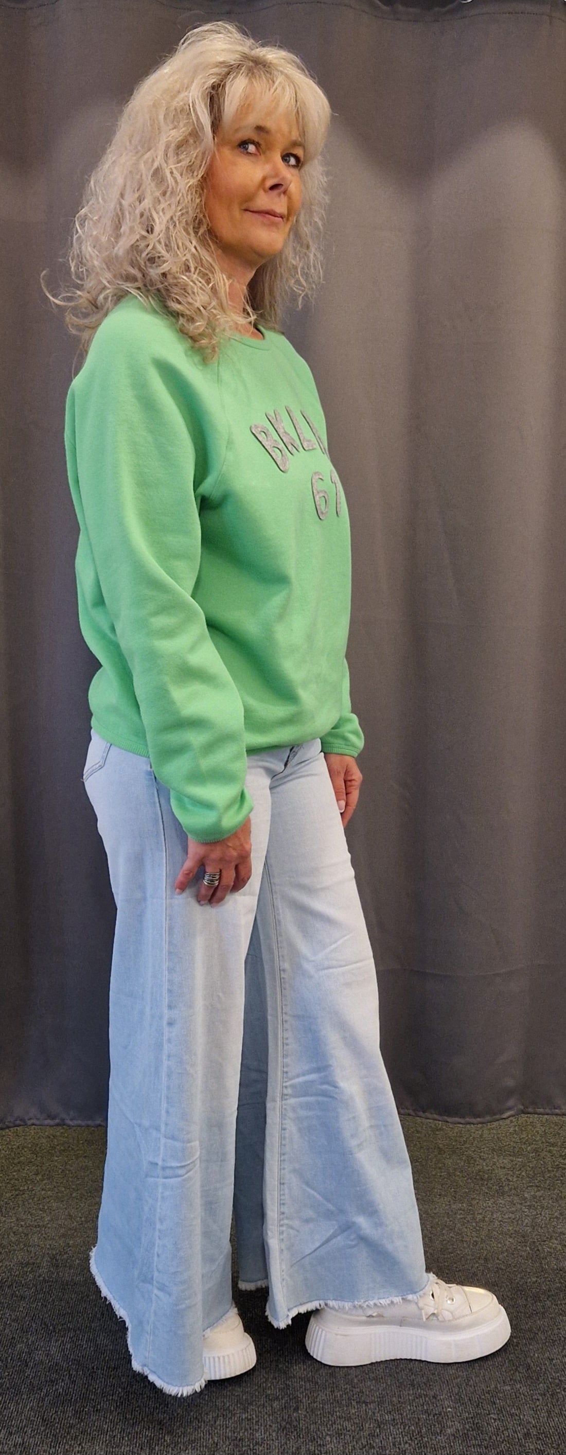 JEANS WEIT VON SEXY WOMEN IN HELLBLAU MZ#00762 Mode-Zauber