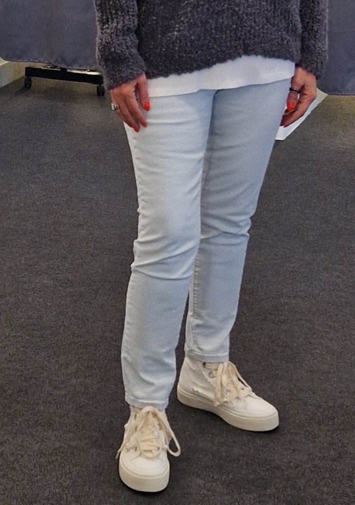 JEANS VON PLACE DU JOUR IN HELLBLAU MZ#00804 Mode-Zauber