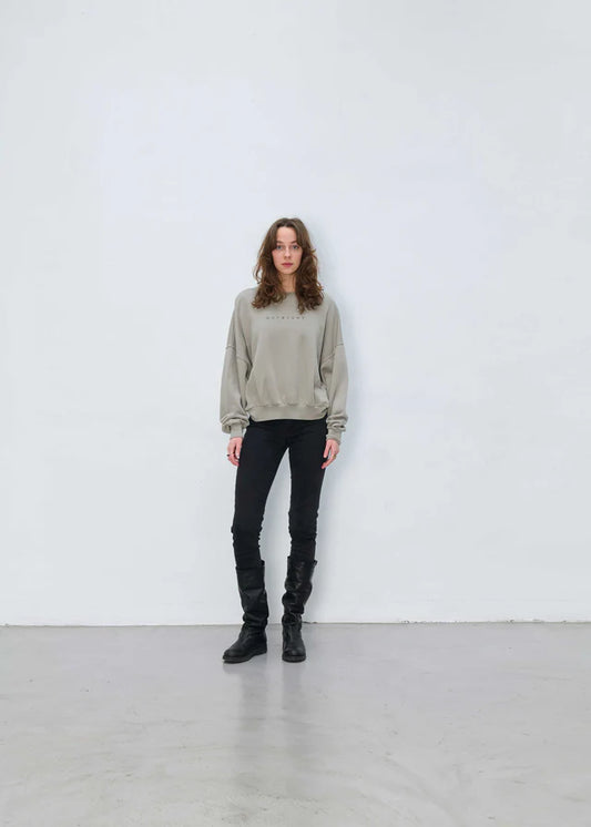 PULLOVER FÜR DAMEN NOAM CREW SMILEY VON OUTRYGHT IN VINTAGE KHAKI MZ#00629 mode-zauber