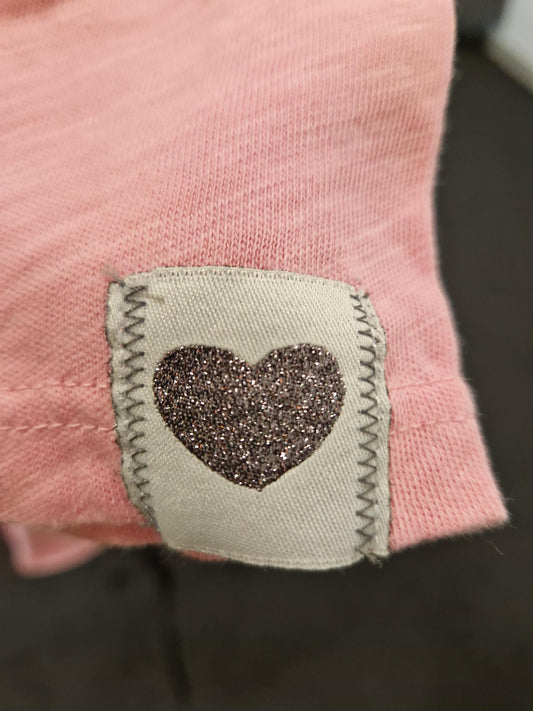 T-SHIRT BATCH AM ARM VON THESHIRT PROJEKT IN BLOSSOMPINK MZ#01014 Mode-Zauber