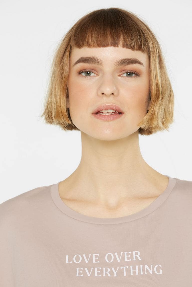T-SHIRT-BOXY OVERSIZEND MIT PRINT VON SENSES IN BLEACHED SAND MZ#00847 Mode-Zauber