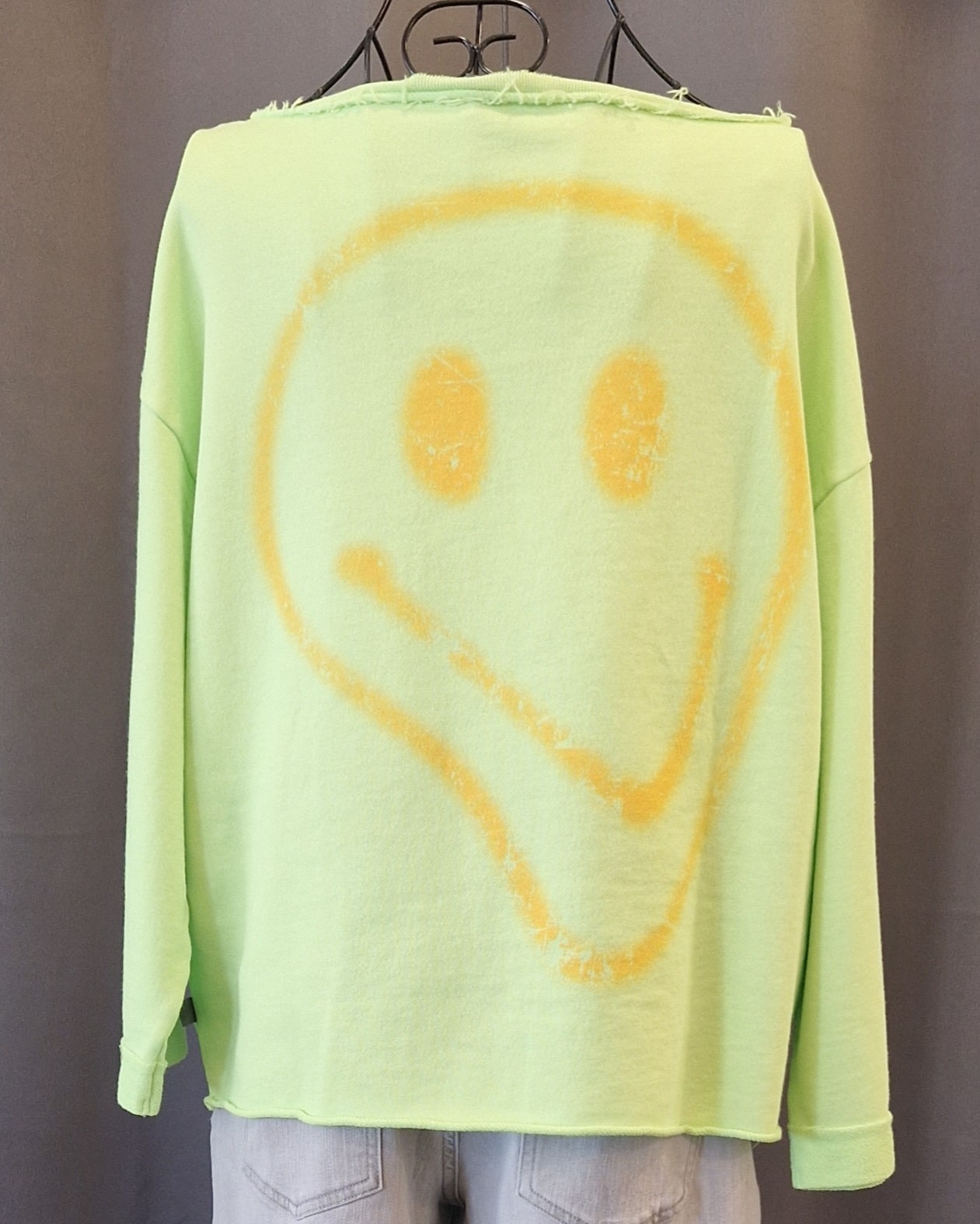 SWEATSHIRT NIKITA SMILEY VON OUTRYGHT IN NEON GRÜN MZ#00685 Mode-Zauber