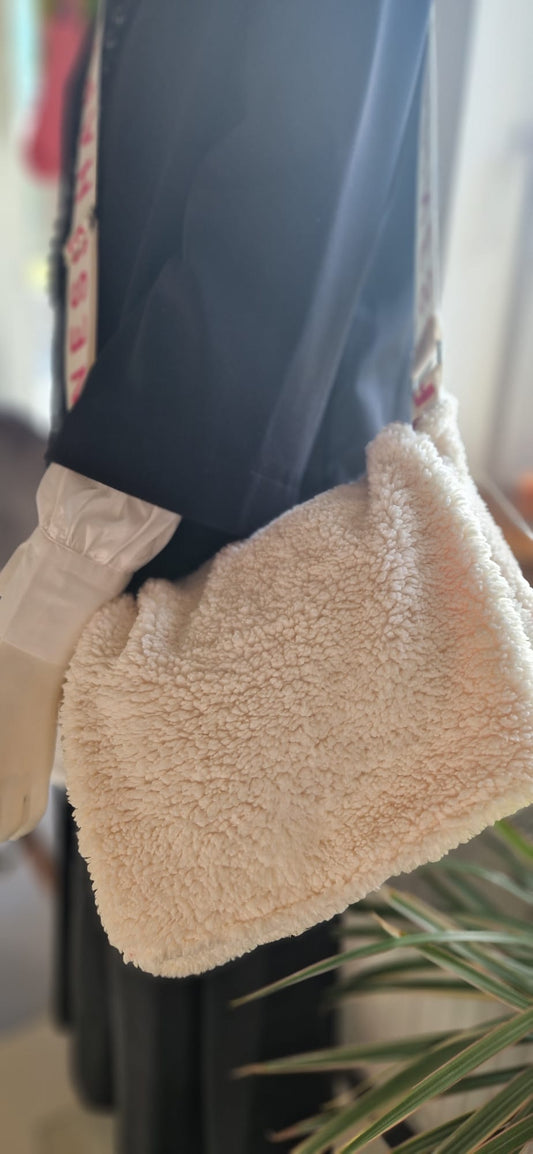 TASCHE PLÜSCH VON THESHIRT PROJECT IN VANIELE MZ#00651 Mode-Zauber