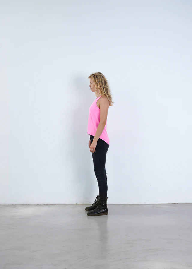 TOP TINA VON OUTRYGHT IN NEON PINK MZ#00662