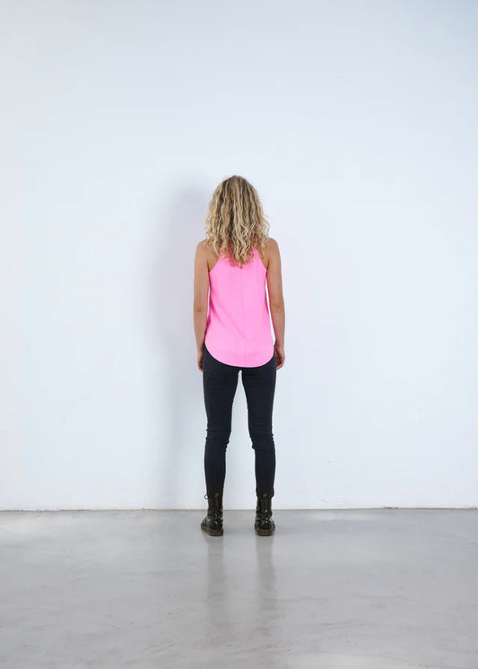 TOP TINA VON OUTRYGHT IN NEON PINK MZ#00662