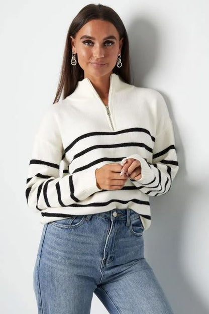 GESTRICKTER PULLOVER MIT STREIFEN UND REIßVERSCHLUSS SCHWARZ WEIß MZ#00070