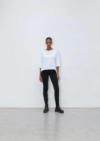T-SHIRT FÜR DAMEN TARO VON OUTRYGHT IN WEISS MZ#00628 Mode-Zauber