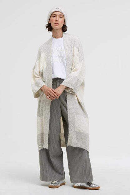 LONG CARDIGAN KAL:LIE MIT BLOCKSTREIFEN VON SENSES IN COZY GREY MELANGE MZ#01006 Mode-Zauber