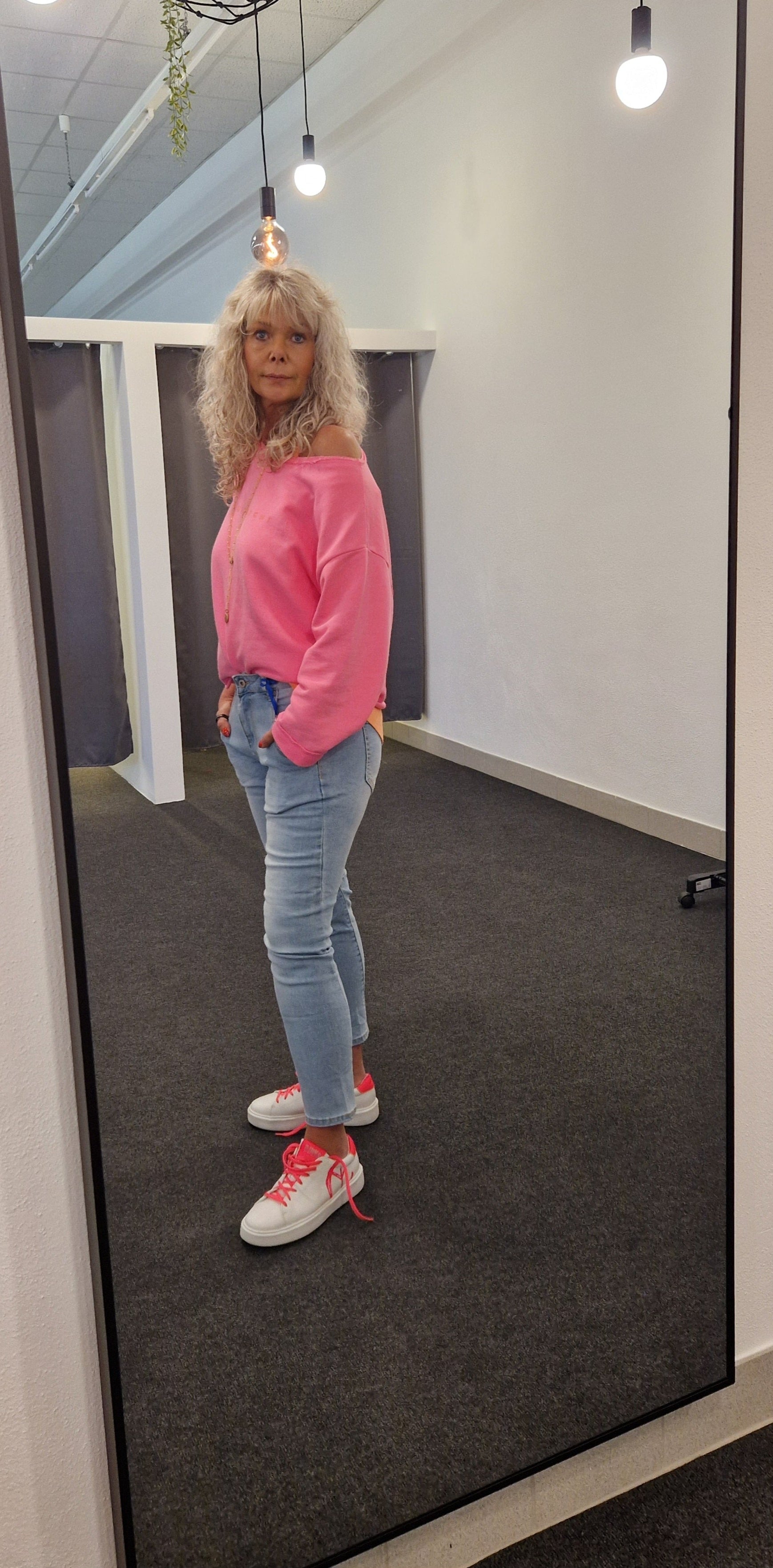 JEANS VON SEXY WOMAN IN HELLBLAU MZ#00844 Mode-Zauber