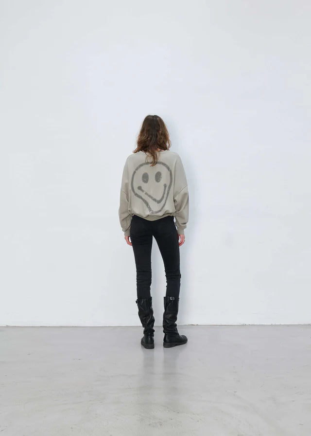 PULLOVER FÜR DAMEN NOAM CREW SMILEY VON OUTRYGHT IN VINTAGE KHAKI MZ#00629 mode-zauber