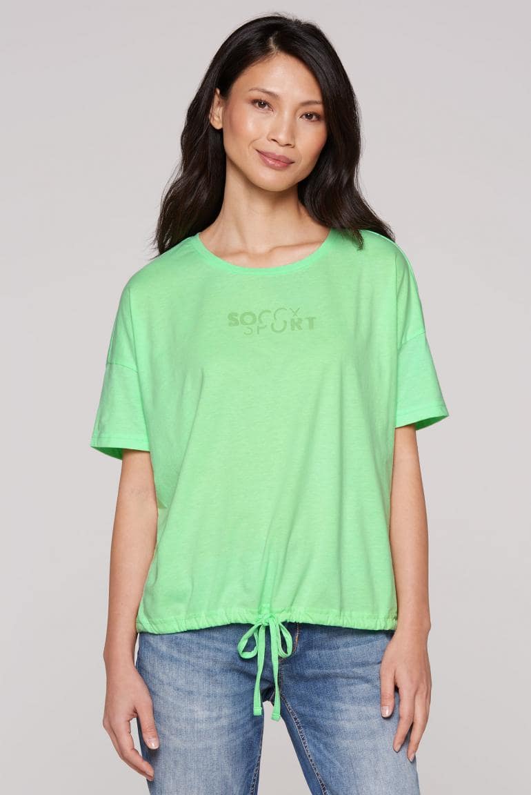 T-SHIRT OVERSIZEND MIT BINDEBANDSAUM VON SOCCX IN PEPPY GREEN MZ#00845 Mode-Zauber