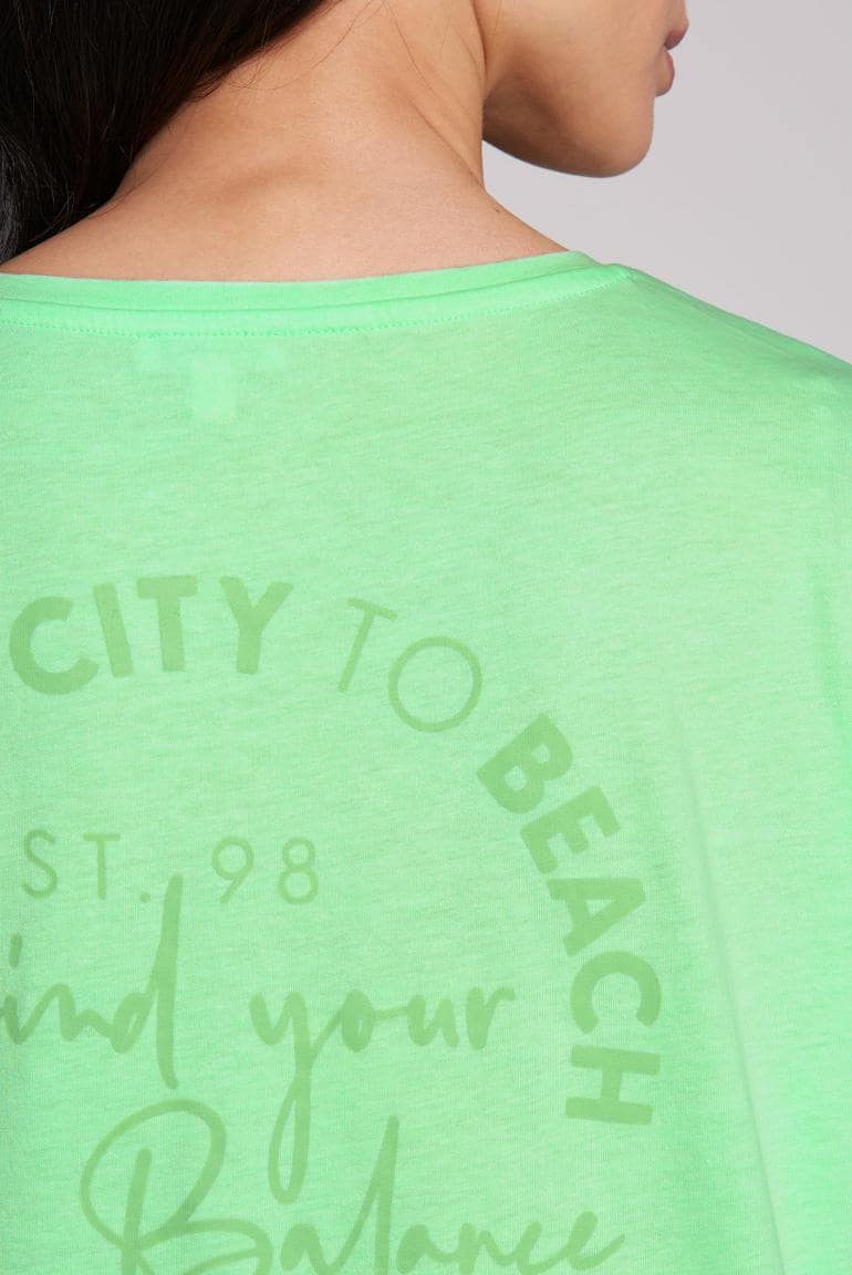 T-SHIRT OVERSIZEND MIT BINDEBANDSAUM VON SOCCX IN PEPPY GREEN MZ#00845 Mode-Zauber