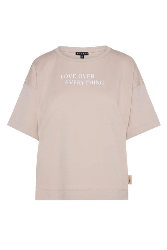 T-SHIRT-BOXY OVERSIZEND MIT PRINT VON SENSES IN BLEACHED SAND MZ#00847 Mode-Zauber