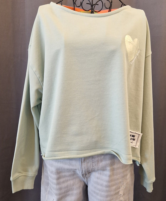 SWEATSHIRT U-BOOTAUSSCHNITT  VON THESHIRT PROJEKT IN MATCHA MZ#00740 Mode-Zauber