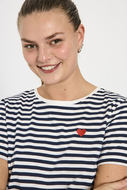 T-SHIRT FQMIAN VON FREE/OUENT IN STAR OFF-WHITE MIT MARINEBLAUEM BLAZER MZ#00671