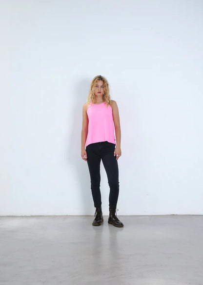 TOP TINA VON OUTRYGHT IN NEON PINK MZ#00662