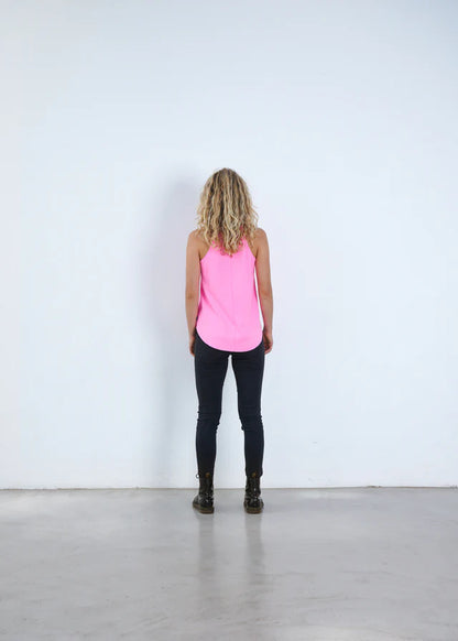 TOP TINA VON OUTRYGHT IN NEON PINK MZ#00662
